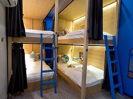 Thalay Cha-am by THA - Hostel