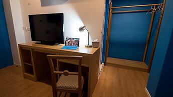 Thalay Cha-am by THA - Hostel