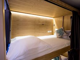 Thalay Cha-am by THA - Hostel