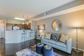 BC-522: Channelside Luxury Apartment