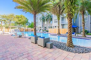 BC-522: Channelside Luxury Apartment