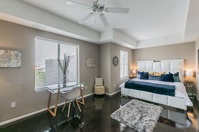 BC-522: Channelside Luxury Apartment