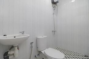 RedDoorz Plus Near Kepri Mall