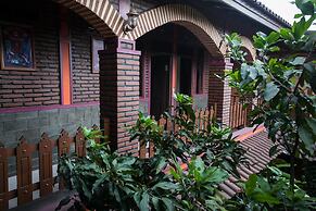 RedDoorz near Stasiun Kota Baru Malang