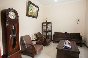 RedDoorz near Stasiun Kota Baru Malang