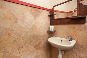 RedDoorz near Stasiun Kota Baru Malang