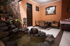 RedDoorz near Stasiun Kota Baru Malang