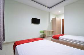 RedDoorz near Museum Keraton Surakarta