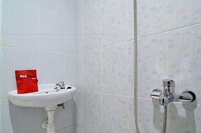 RedDoorz near Museum Keraton Surakarta