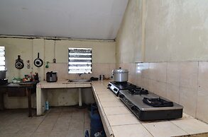 RedDoorz Plus @ Laweyan