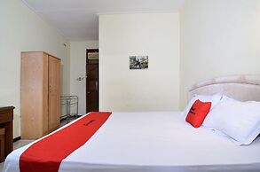 RedDoorz Plus @ Laweyan