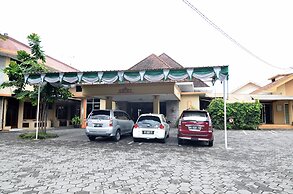 RedDoorz Plus @ Laweyan