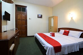 RedDoorz Plus @ Laweyan