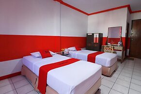 RedDoorz Plus @ Samratulangi Manado