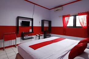 RedDoorz Plus @ Samratulangi Manado