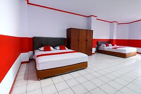 RedDoorz Plus @ Samratulangi Manado