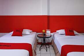 RedDoorz Plus @ Samratulangi Manado