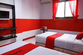 RedDoorz Plus @ Samratulangi Manado