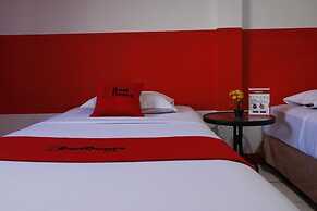 RedDoorz Plus @ Samratulangi Manado