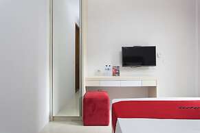 RedDoorz Plus near Cilandak Town Square 2