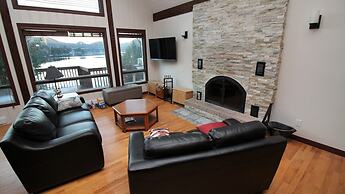 Duhamel Rock Cliff 3-Bedroom Waterfront Chalet