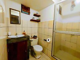 Colibri Surf House & Flats