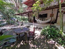 Colibri Surf House & Flats