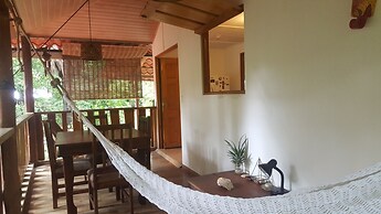 Colibri Surf House & Flats