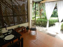 Colibri Surf House & Flats