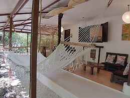 Colibri Surf House & Flats