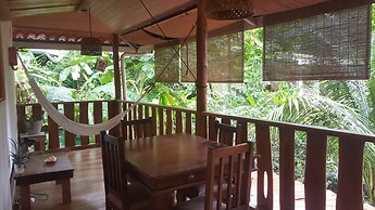 Colibri Surf House & Flats