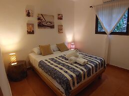 Colibri Surf House & Flats