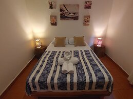 Colibri Surf House & Flats