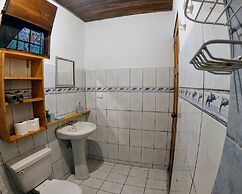 Colibri Surf House & Flats