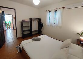 Colibri Surf House & Flats