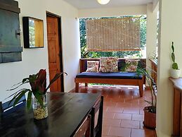 Colibri Surf House & Flats