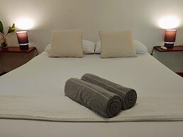 Colibri Surf House & Flats