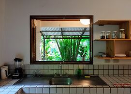 Colibri Surf House & Flats