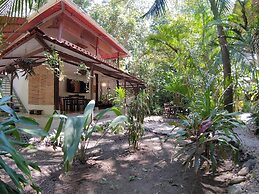 Colibri Surf House & Flats