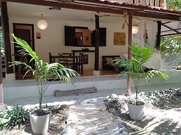 Colibri Surf House & Flats