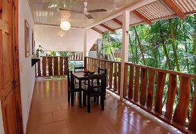 Colibri Surf House & Flats