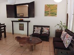 Colibri Surf House & Flats