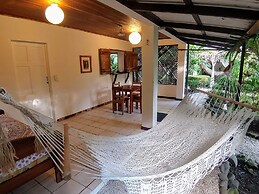 Colibri Surf House & Flats
