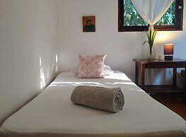 Colibri Surf House & Flats