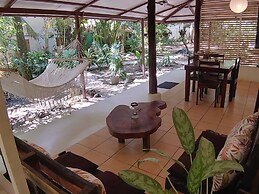 Colibri Surf House & Flats