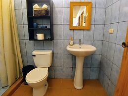 Colibri Surf House & Flats