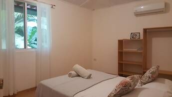 Colibri Surf House & Flats