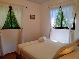Colibri Surf House & Flats