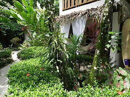 Colibri Surf House & Flats