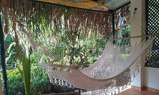 Colibri Surf House & Flats